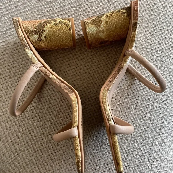 Trending Animal Print NWOT Dolce Vita Noles Blush snake sandals 🤩 - Picture 5 of 11